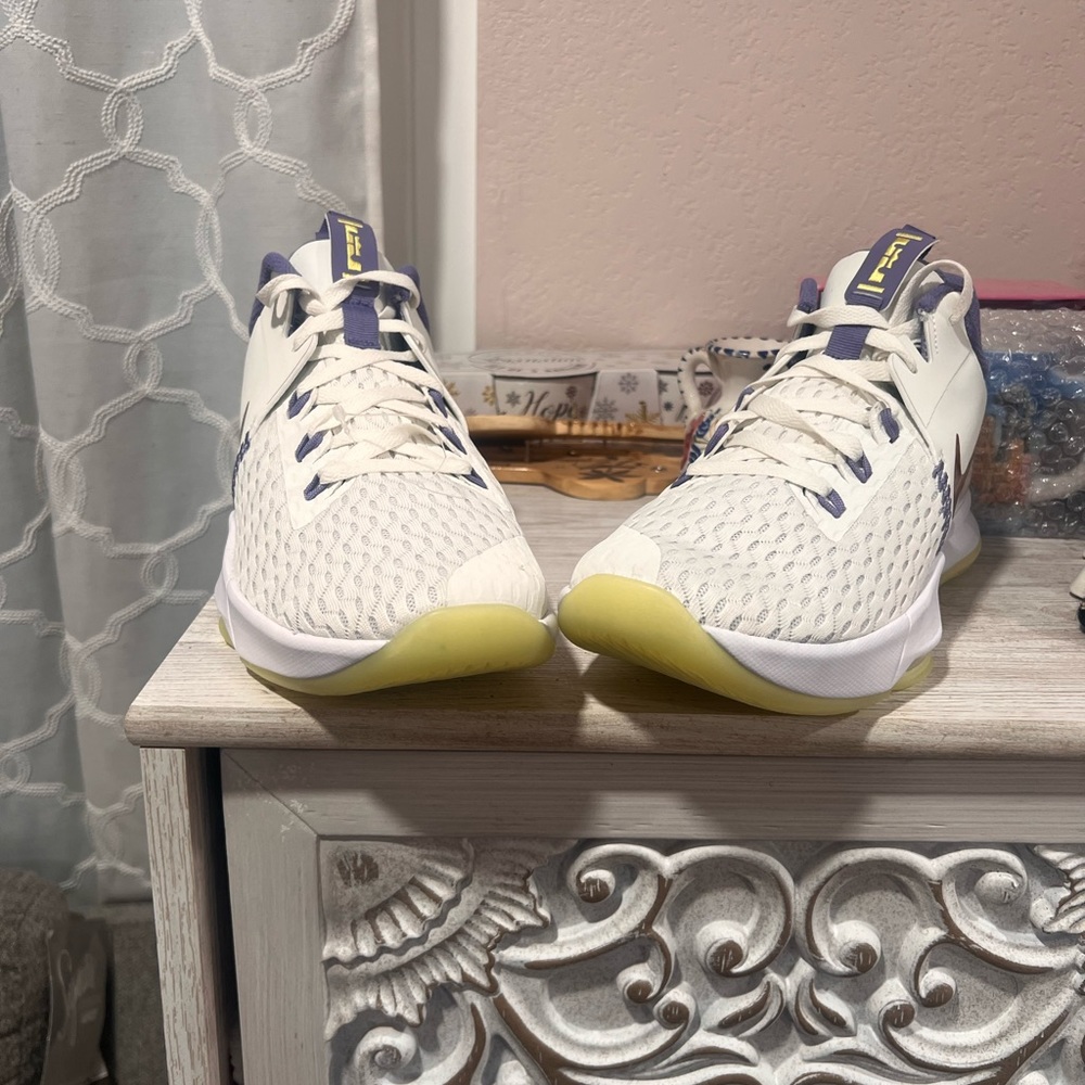 Nike LeBron Witness CQ9380-102 Men Summit White/MTLC Bronze Running Shoes RS484
